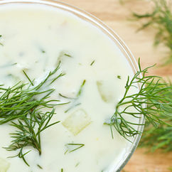 Bulgarische Gurkensuppe Tarator