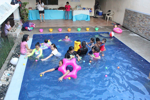 Special credits from http://www.tagaytayhouse4rent.com/blog/pool-party-at-casa-minerva