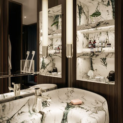 miami hotel - typical bathroom detail