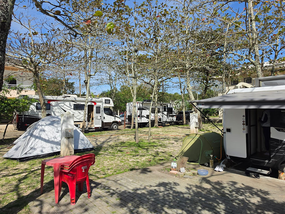 Área de veículos de recreação no camping