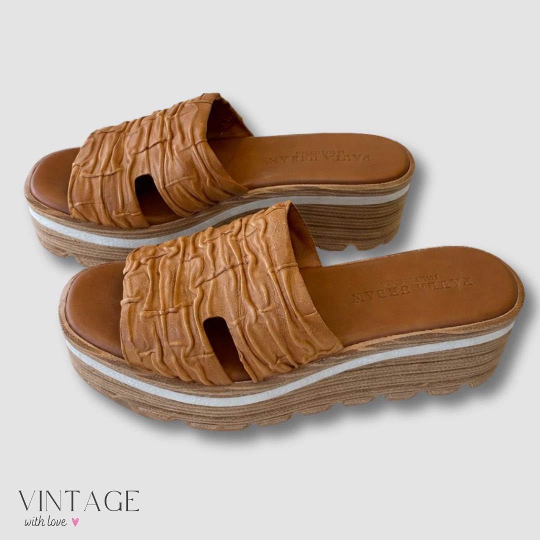 Paula Urban Tan Leather Sandals - Size 39