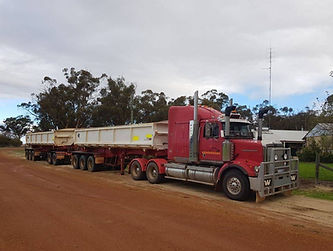 Prime Mover with Side Tippers
