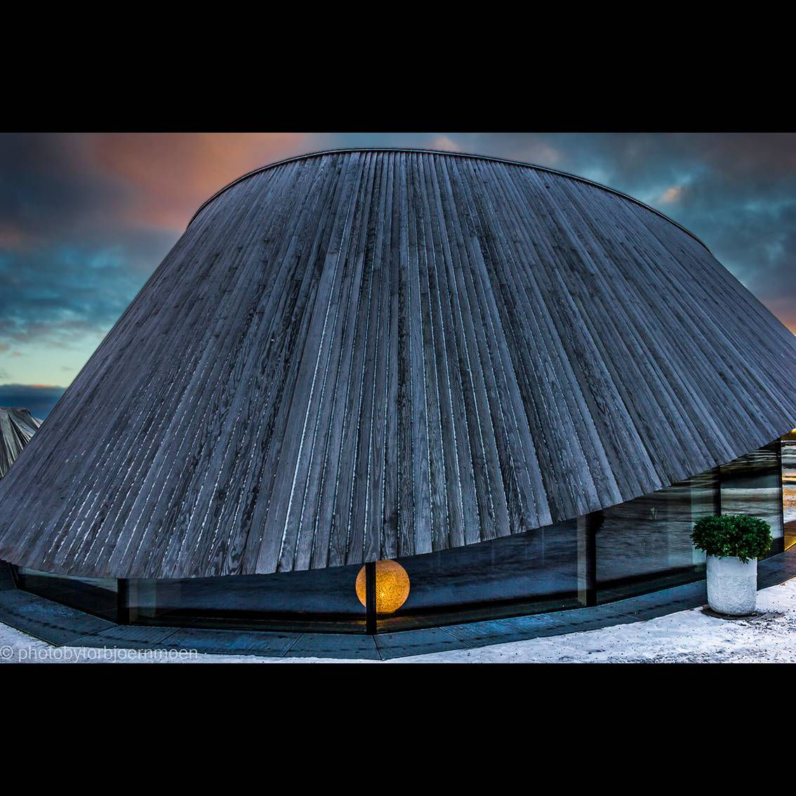 A2-TMO070-Restauranttak og lampe på Aker Brygge