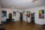 Acrylbilder und Trainingsgeräte