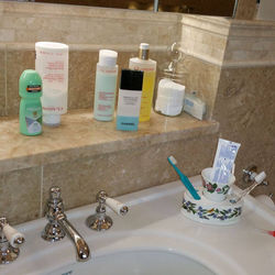 Tiler, bathroom fitter, decorator, plumber, joiner, bathroom fitter, walk in shower instalations,