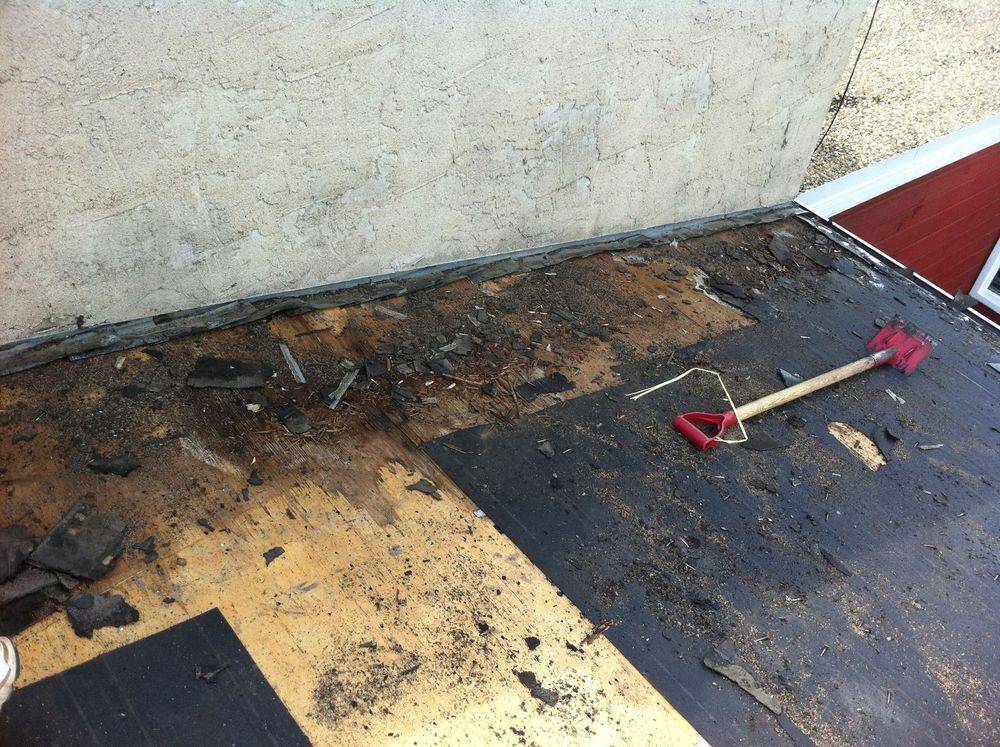 Lanco Roofing team on the job in Parkland County