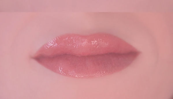 Semi permanent lip colour