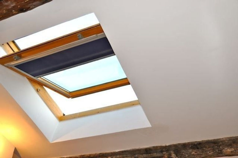 Séjour décoré et équipé , Tv, Canapé Lit , Armoire , Table BasseAppartement location meublé vacances. Appartement location meublé étudiant. Appartement location meublé curiste. Appartement location meublé à la semaine. Marseille Capitale européenne de la Culture.