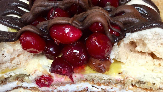 Princessa Cake - Cranberries and Meringue 