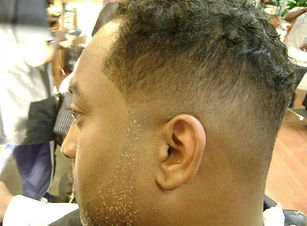 Les meilleurs Fades d'Austin sont en effet au salon de coiffure Upstyles