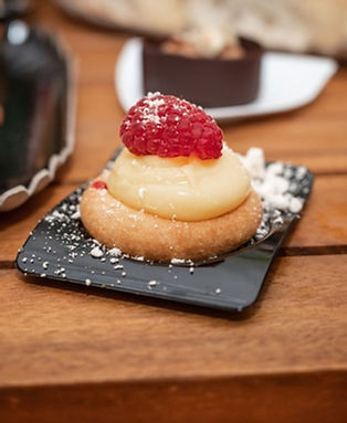 Brunch gastronomique avec patiseries et fromages préparé par votre chef Fernand