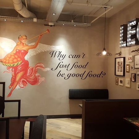 Handgeschilderde quote Why can't fast food be good food in LEON restaurant
