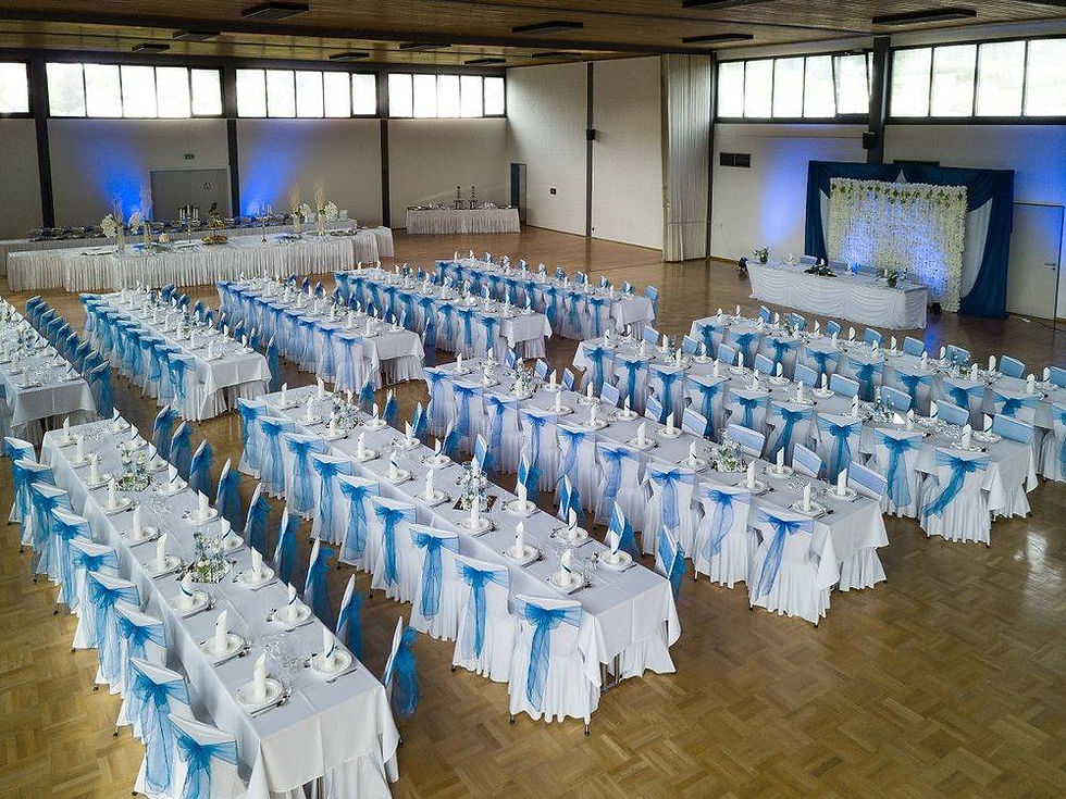 Stuhlhussen und Tischdeko