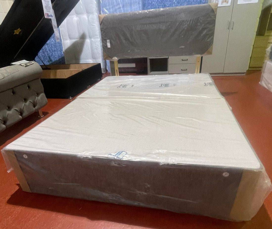 KING SIZE DIVAN BASE AND HEADBOARD IN GREY CHENILLE