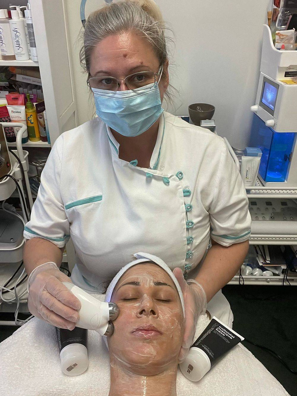 NuFace Microcurrent Lifting Facial