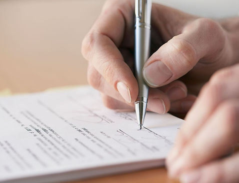 Person holding a pen