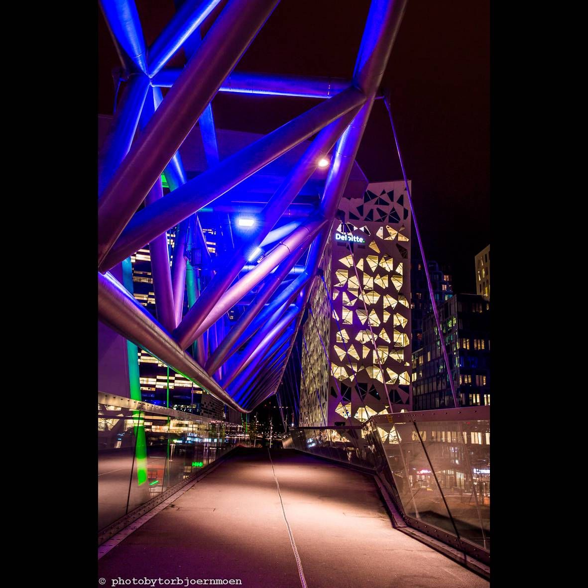 A2-TMO006-Acrobaten and BarCode at night