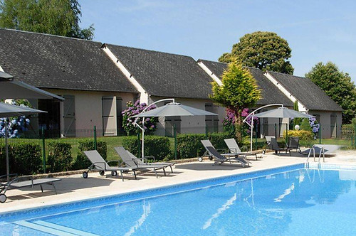 La piscine de 6m de large et de 12m de long