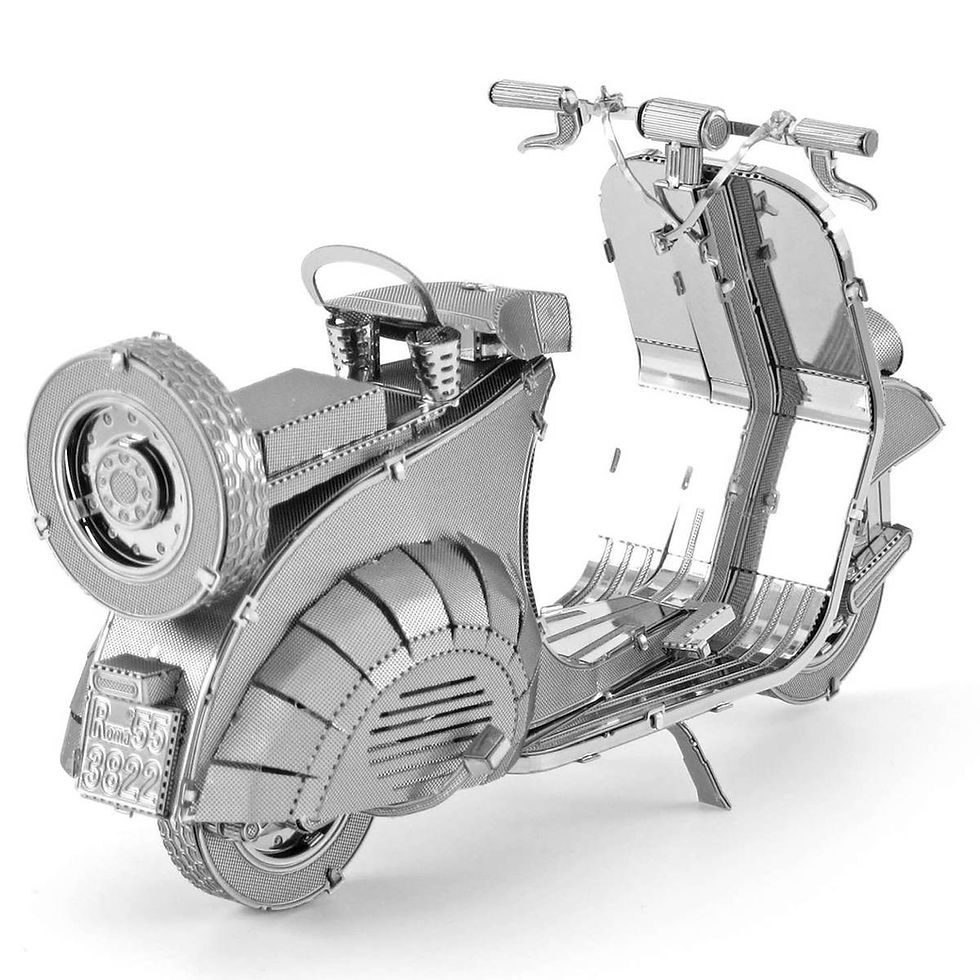 Thumbnail: Kit Model DIY 3D Logam Klasik Vespa 125 dari Baja Tahan Karat