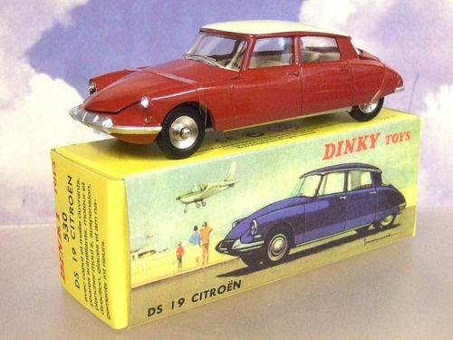 サムネイル： 1963年式 シトロエン DS19 セダン 可動部品 ニューアトラス ディンキーノレブ #530 スケール 1:43