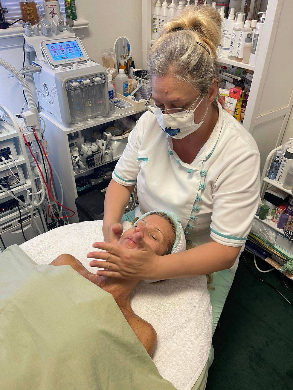 Petrissage Facial Massage