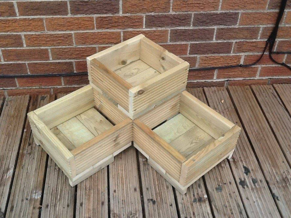 Wooden corner planter