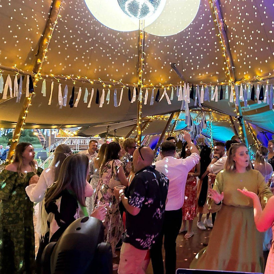 Alcott Weddings Venue  DJ Ollie Clarke