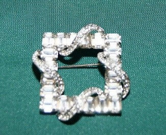 Thumbnail: VINTAGE EISENBERG RHINESTONE SQUARE RIBBON BROOCH signed