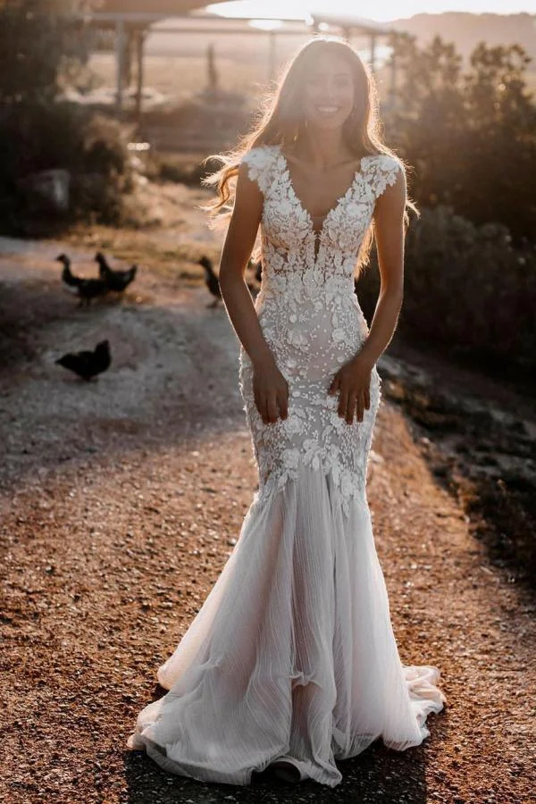 Mariée qui rigole en robe s