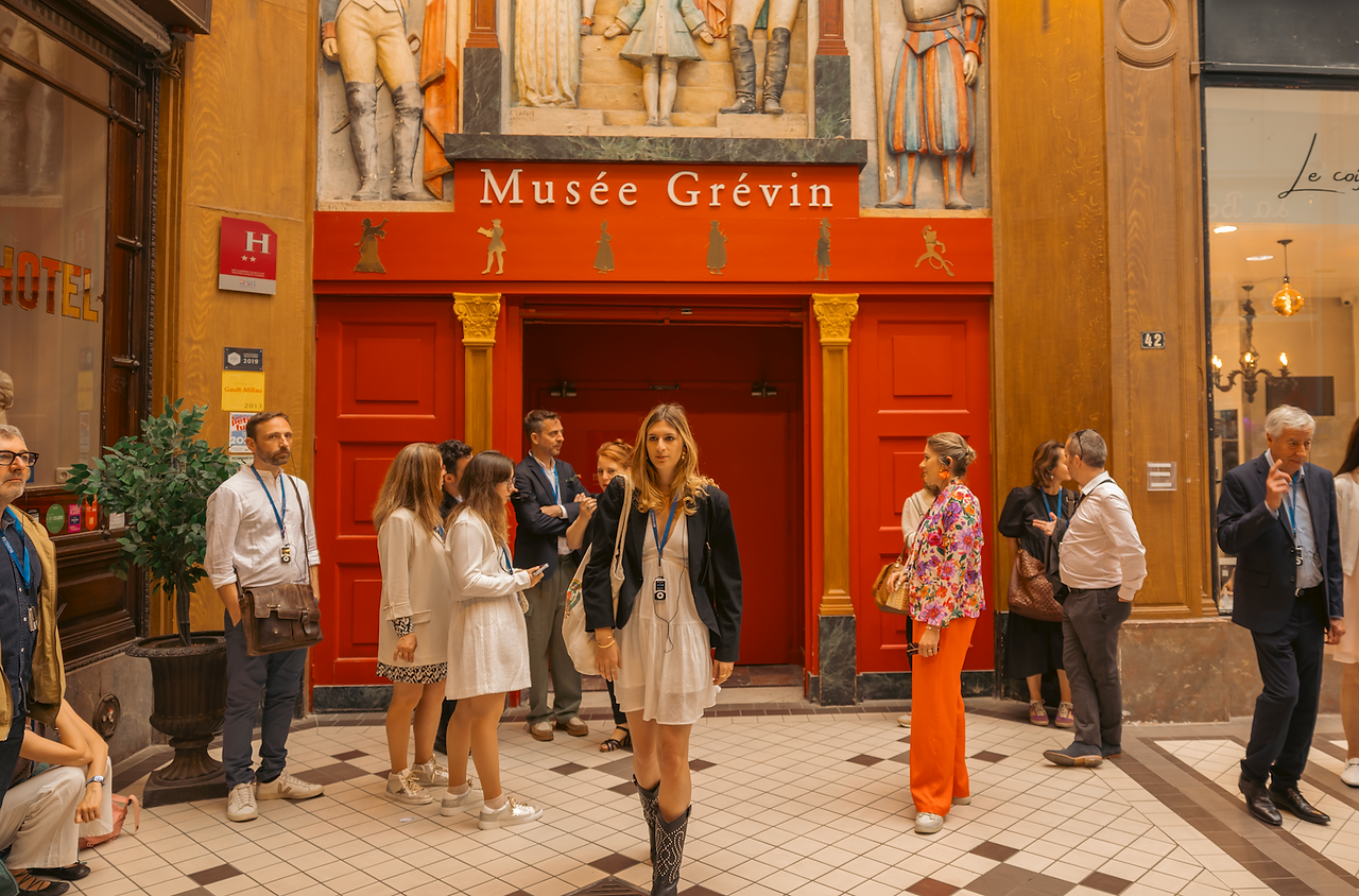 visite guidée de Paris devant le musée Grévin