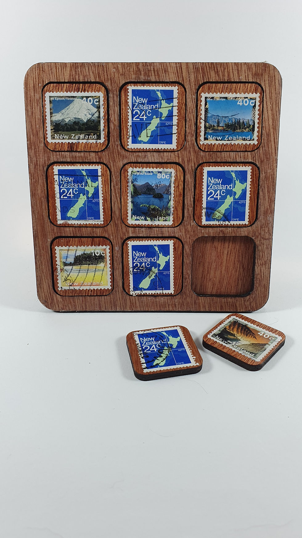 O's & X's Game - NZ Map & NZ Scenery