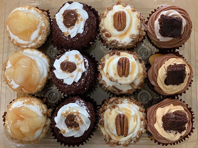 Gourmet Cupcakes Custom Cakes The Cupcake Shoppe