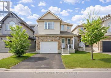Residential homes in Kitchener Ontario neighborhood