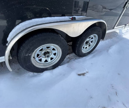 7x16 enclosed trailer side tire view
