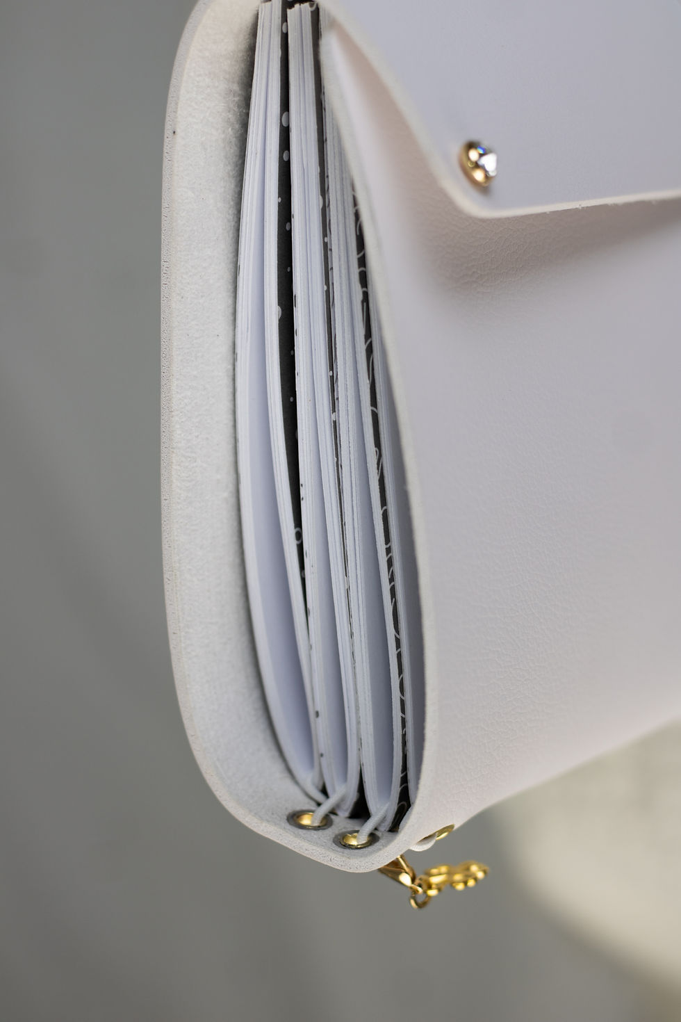 Miniatura: Capa em couro sintético- Branco com dourado