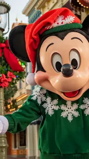 DISNEY-PARKS-BLOG-christmas-4.webp