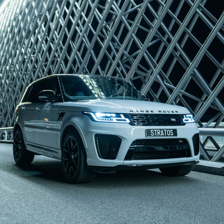 Alquiler de vehículos de lujo con StratosRent, servicio exclusivo.