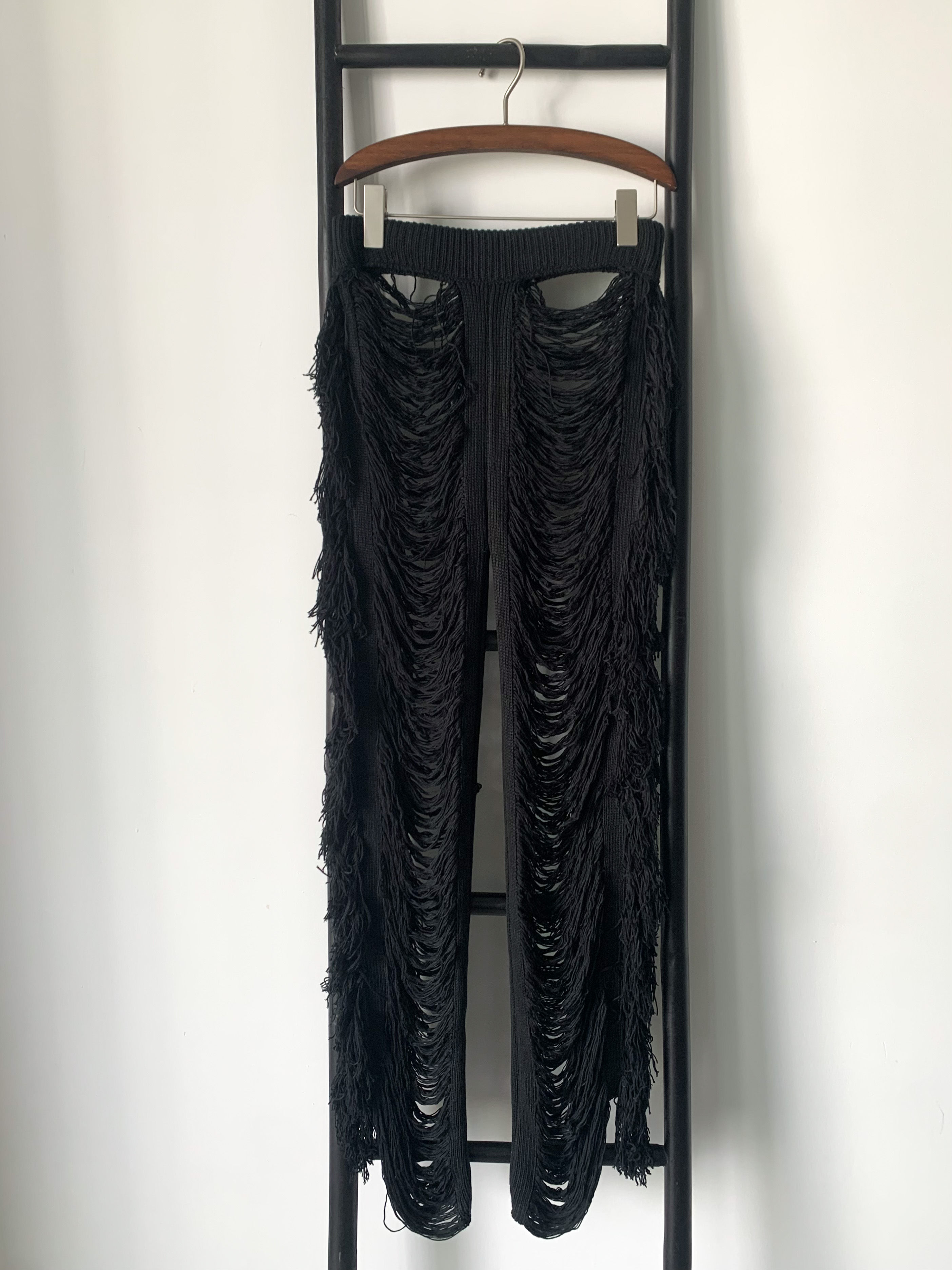 מכנס סריג קרעים ופרנזים ארקטה