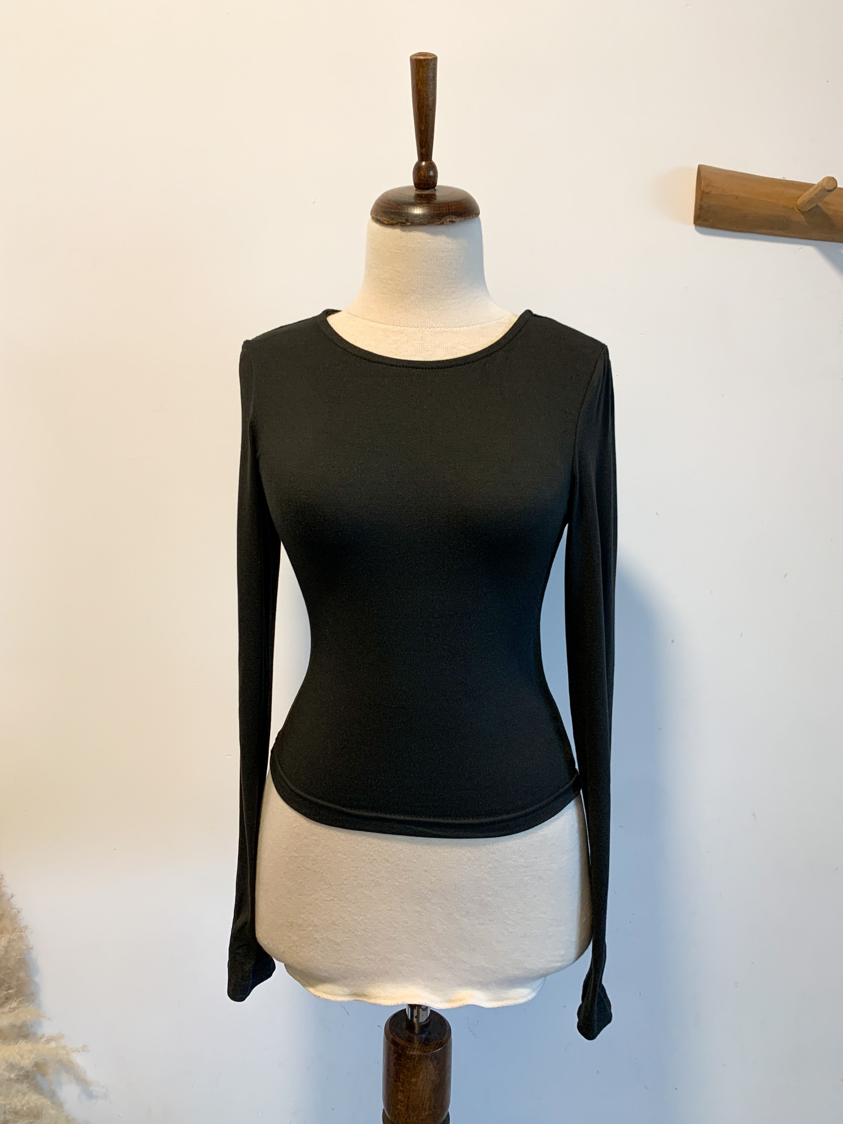 חולצת בייסיק שחורה