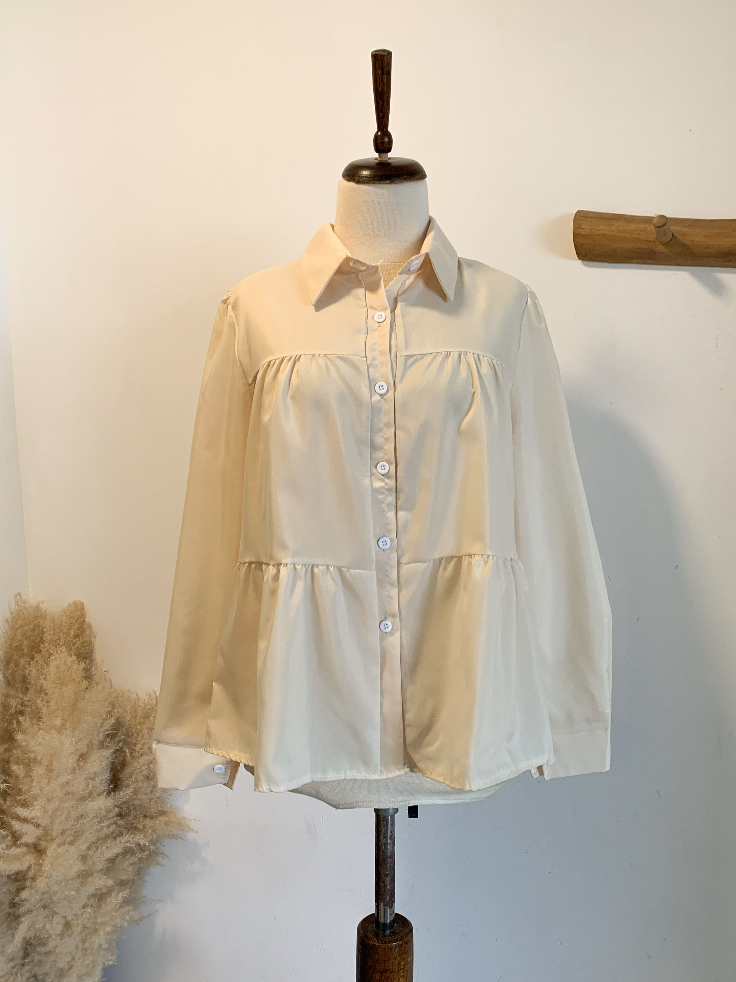 חולצה מכופתרת צהובה מלמלה