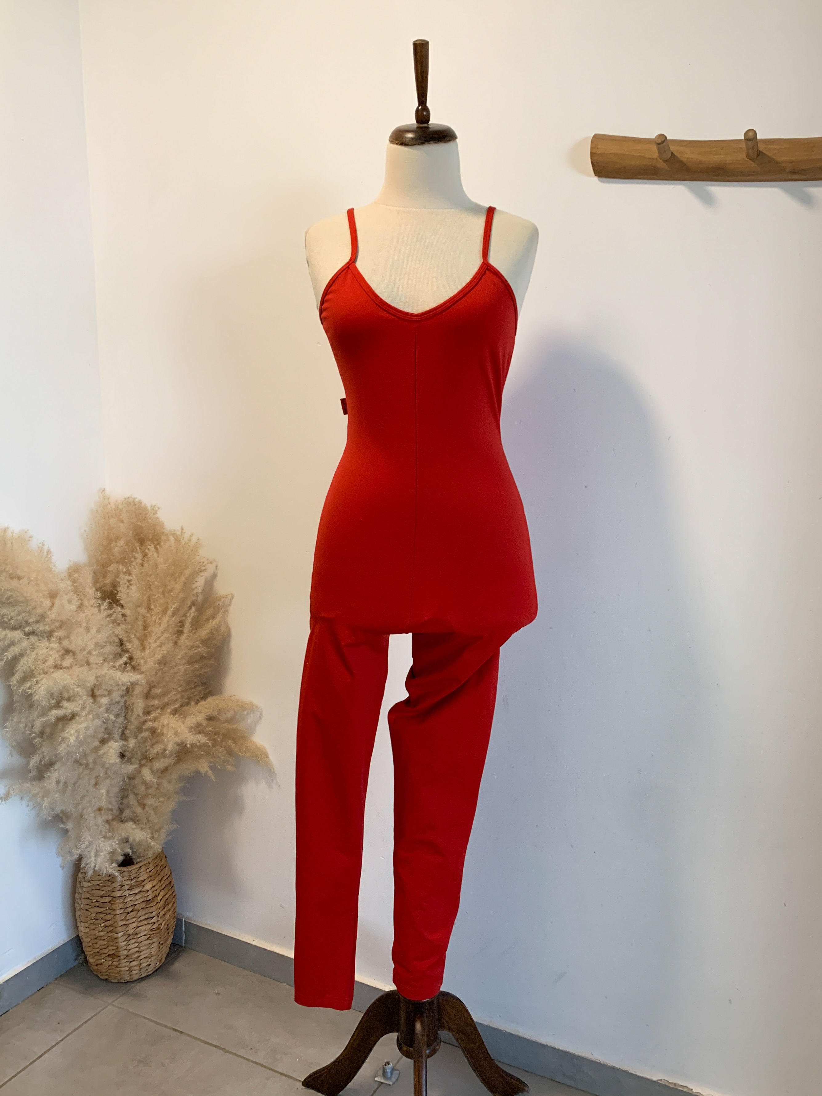 אוברול אדום ראש אינדיאני