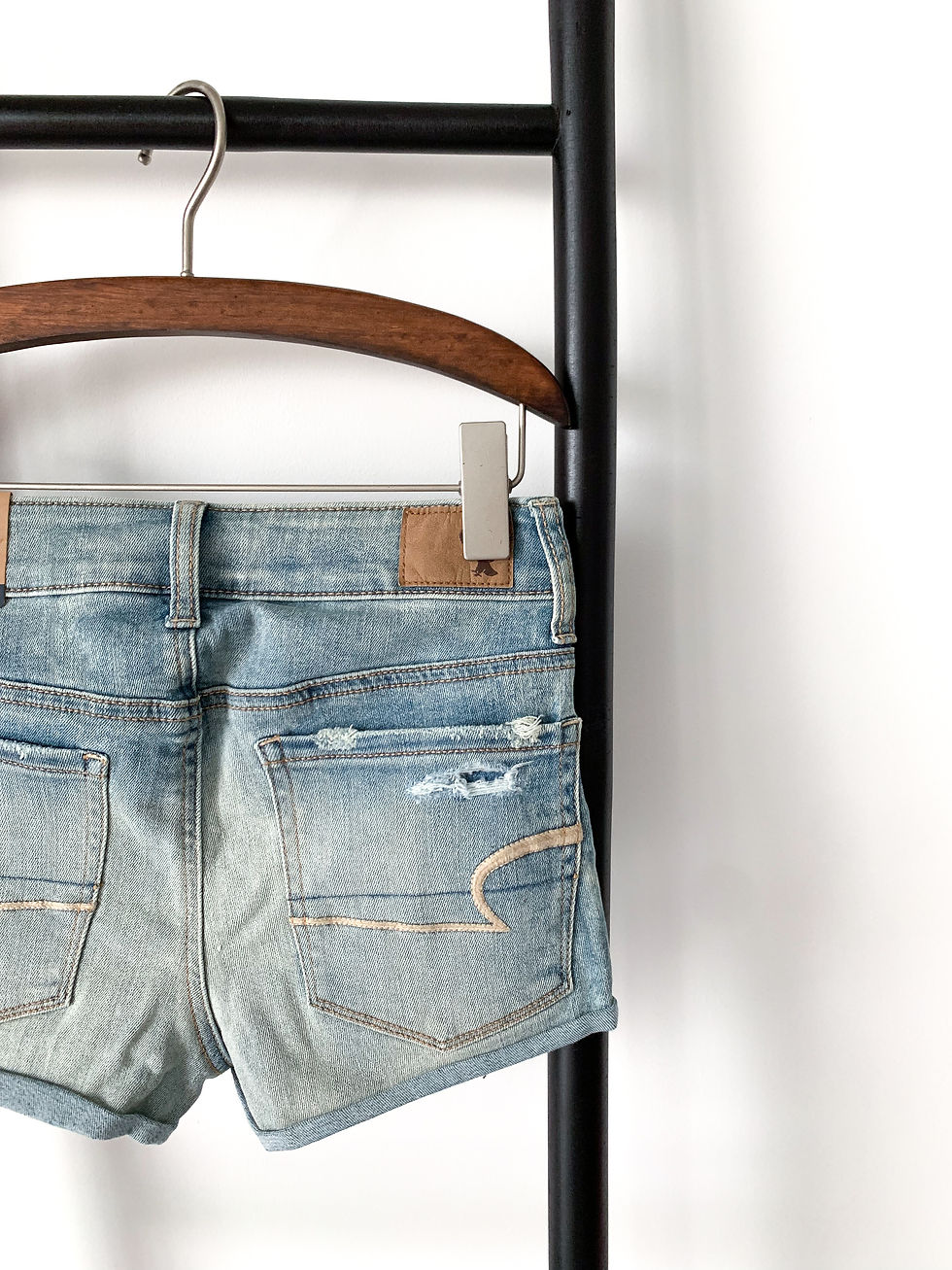 תמונה ממוזערת: ג'ינס קצר קרעים אמריקן איגל