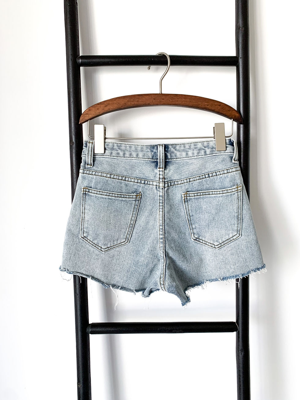 תמונה ממוזערת: ג'ינס קצר רקמות בכיסים