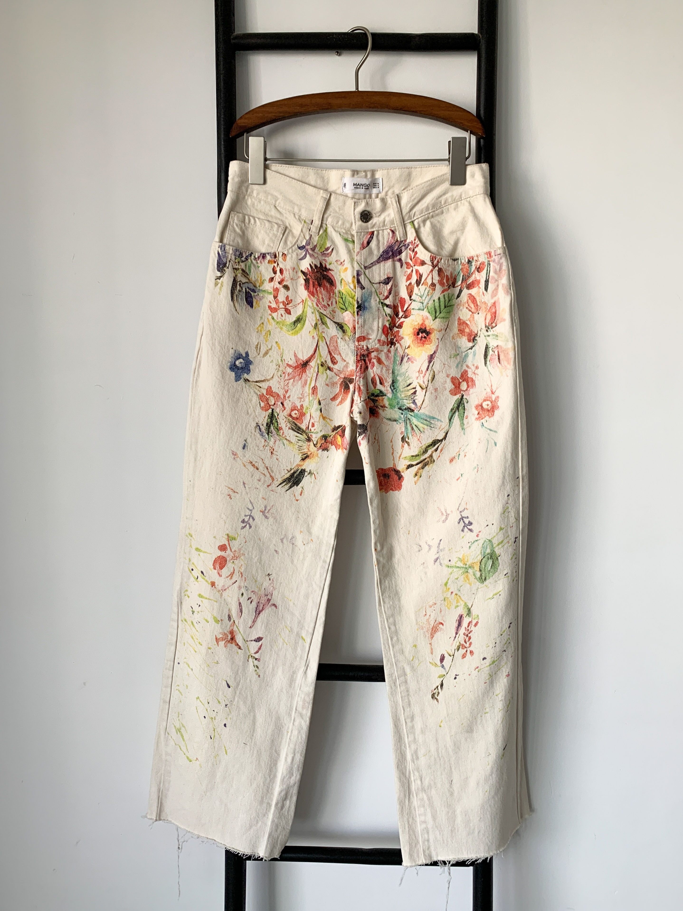 ג'ינס שמנת פרינט פרחים צבעוניים מנגו