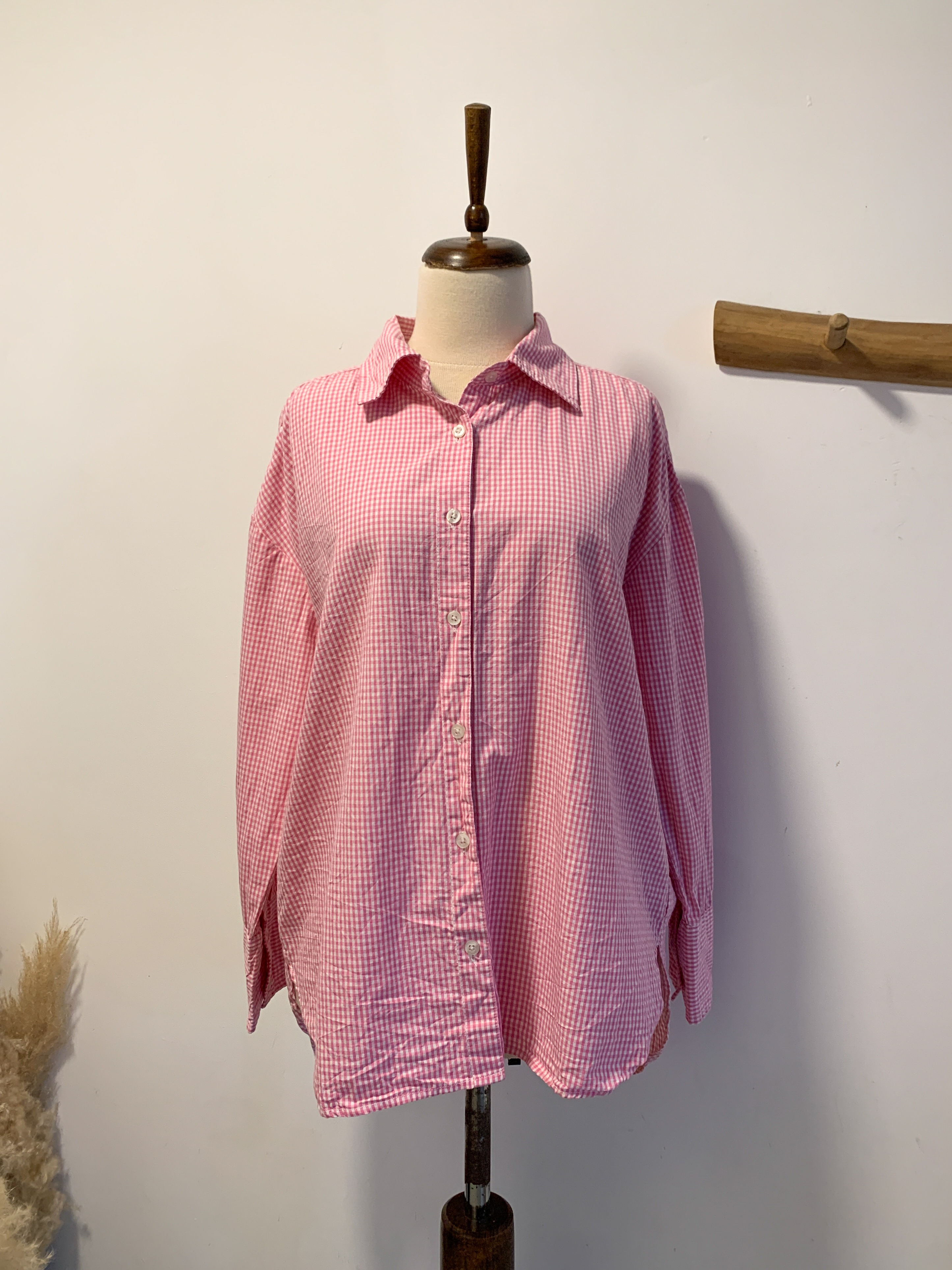 חולצה מכופתרת ורודה משבצות