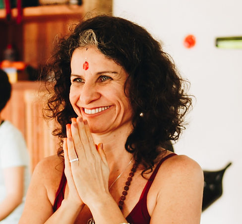 curso-de-yoga-intensivo-ilhabela-yogaia-brasil-lili-lakshmi-(26)_edited.jpg