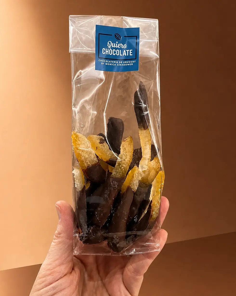 Miniatura: Naranjas confitadas con chocolate semi amargo en bolsa en mano