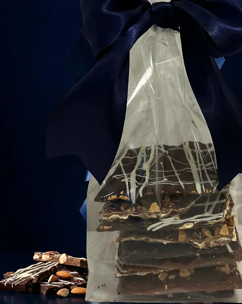 Tableta de chocolate premium con relleno de frutas, empaque elegante