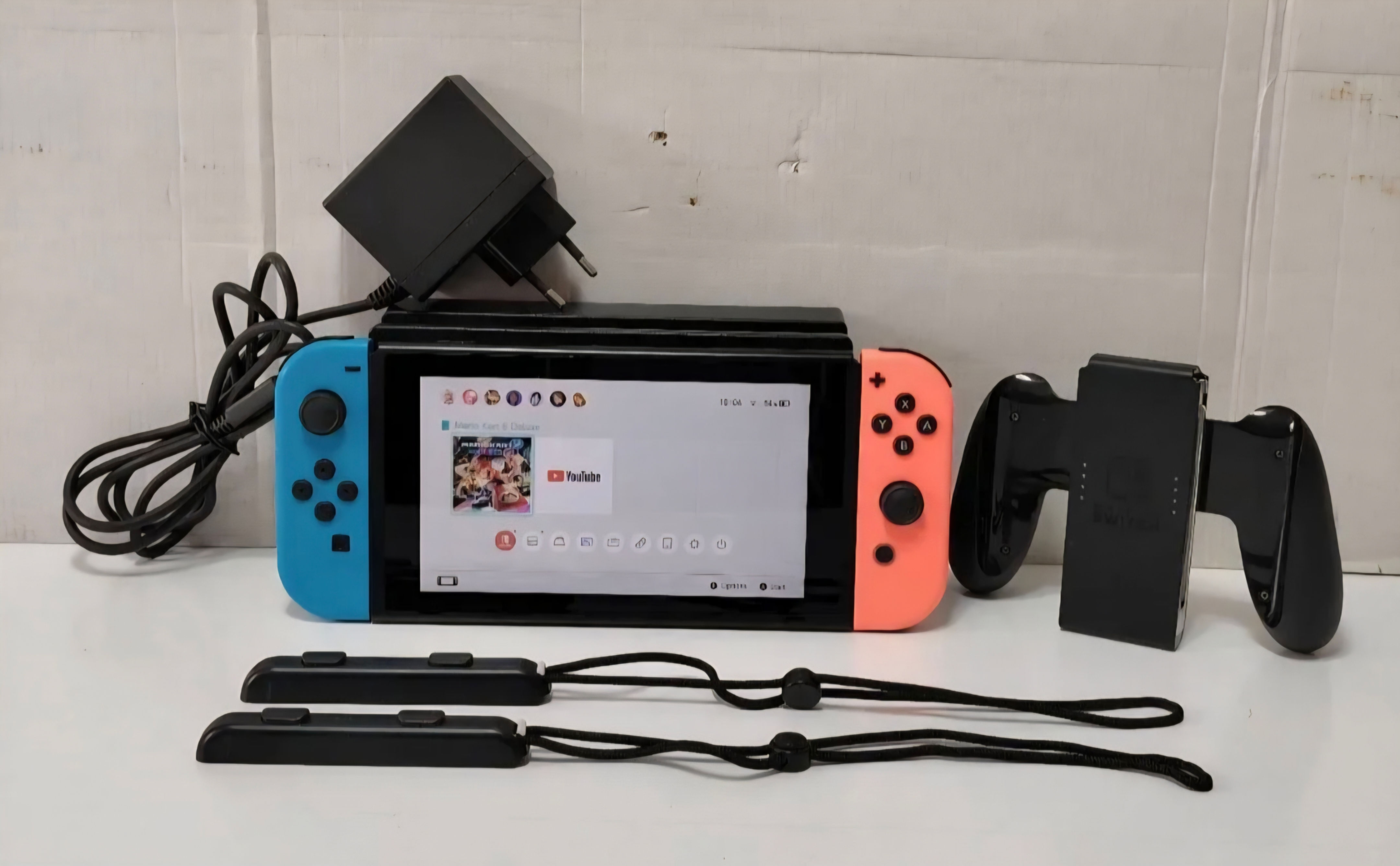 Nintendo Switch Konzola + Prateća Oprema + Igra Mario Kart