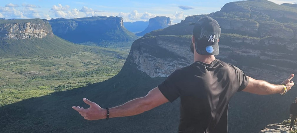 Man enjoying mountain view in Chapada Diamantina